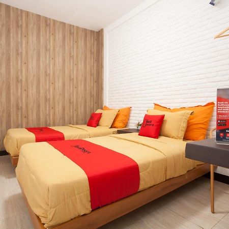 Hotel Reddoorz Near Museum Angkut Batu Batu  Exterior foto